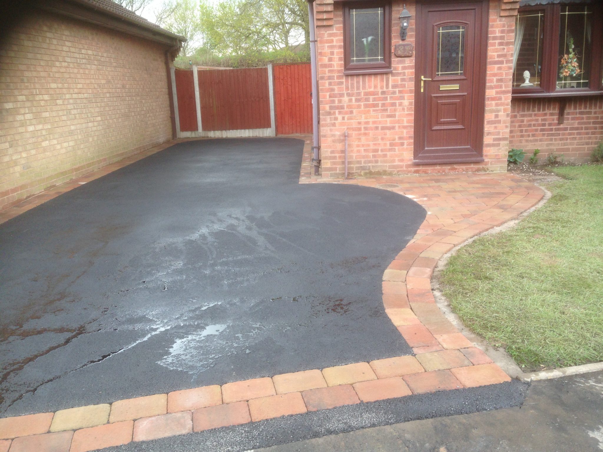 Macadam driveway with block paved border | Midland Tarmacadam Surfacing ...